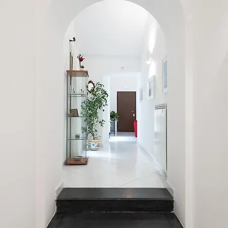 Oda ve Kahvaltı Ecce Homo 28 Napoli